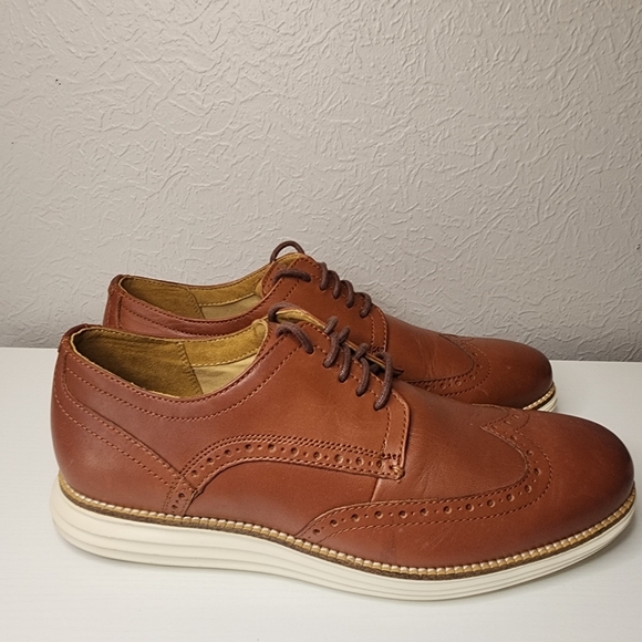 Cole Haan OriginalGrand Men’s Leather Wingtip Oxford Shoe [Woodbury/Ivory] - 10 - Picture 3 of 13